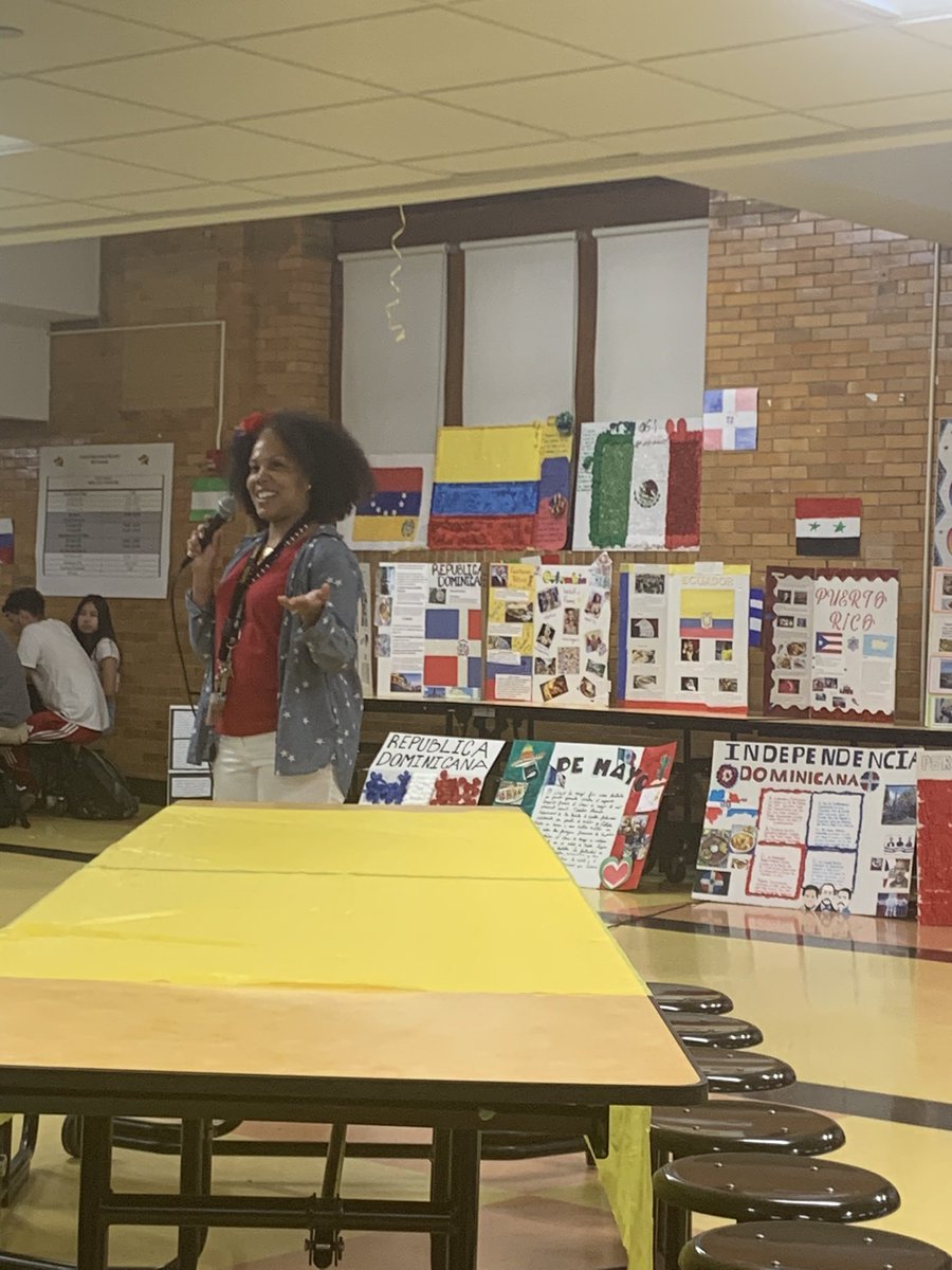 Gracias @CentralHSPvd and @RICNews MAT in World Languages Education recent grad Debora for the invitation! Such an amazing multilingual, multicultural celebration!