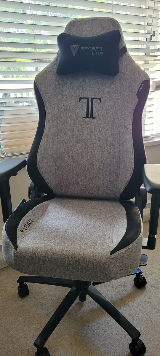 LP_Frost's tweet image. Loving my new @secretlabchairs 
#Secretlab