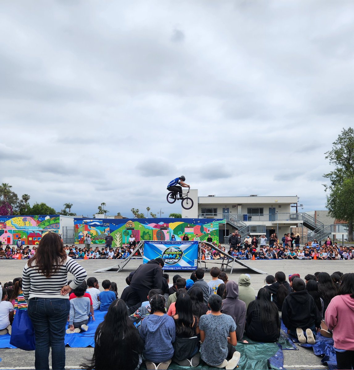 sandraeduc8's tweet image. Celebrating the completion of state testing! Thank you teachers and students for your effort and Sylvan Park spirit to do your best! #sba #elpac #weareSylvanPark #BMXstuntshow🤸‍♀️🤸‍♂️🤸‍♀️🏋‍♀️🤸‍♀️ @ScottAtLAUSD @LASchoolsNorth @LASchools @LAUSDSup