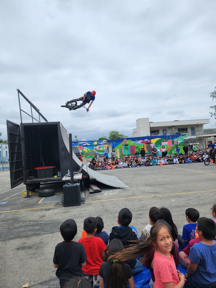 sandraeduc8's tweet image. Celebrating the completion of state testing! Thank you teachers and students for your effort and Sylvan Park spirit to do your best! #sba #elpac #weareSylvanPark #BMXstuntshow🤸‍♀️🤸‍♂️🤸‍♀️🏋‍♀️🤸‍♀️ @ScottAtLAUSD @LASchoolsNorth @LASchools @LAUSDSup