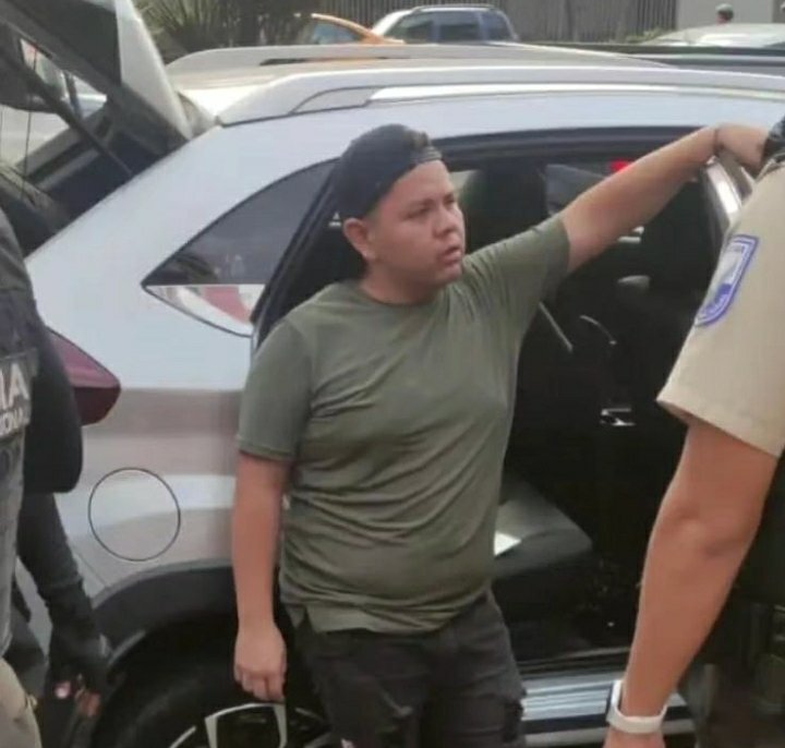 ledesma_harry's tweet photo. @luisantonio_r @PoliciaEcuador 🚔🚔🚔 https://t.co/LPW3UoKuzo