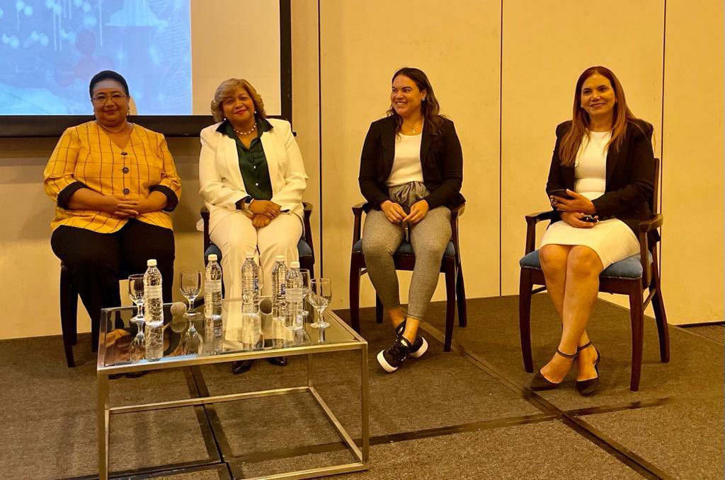 EscuelaInfUASD's tweet photo. Seminario “La Mujer en la Educación Superior, Ciencia y Tecnología. Destacada participación de la Mtra. Romery Alberto, Directora de la Escuela de Informática, en el panel titulado "Acceso de las Mujeres en las Carreras STEM en la Educación Superior". https://t.co/D2jhjbaAEn