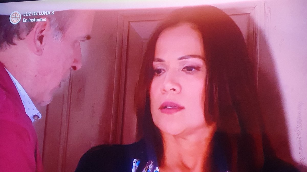 surviivee's tweet photo. La tipica ir a buscarlo estando borracha jajaja #AFHS https://t.co/K3tfK6LEfc