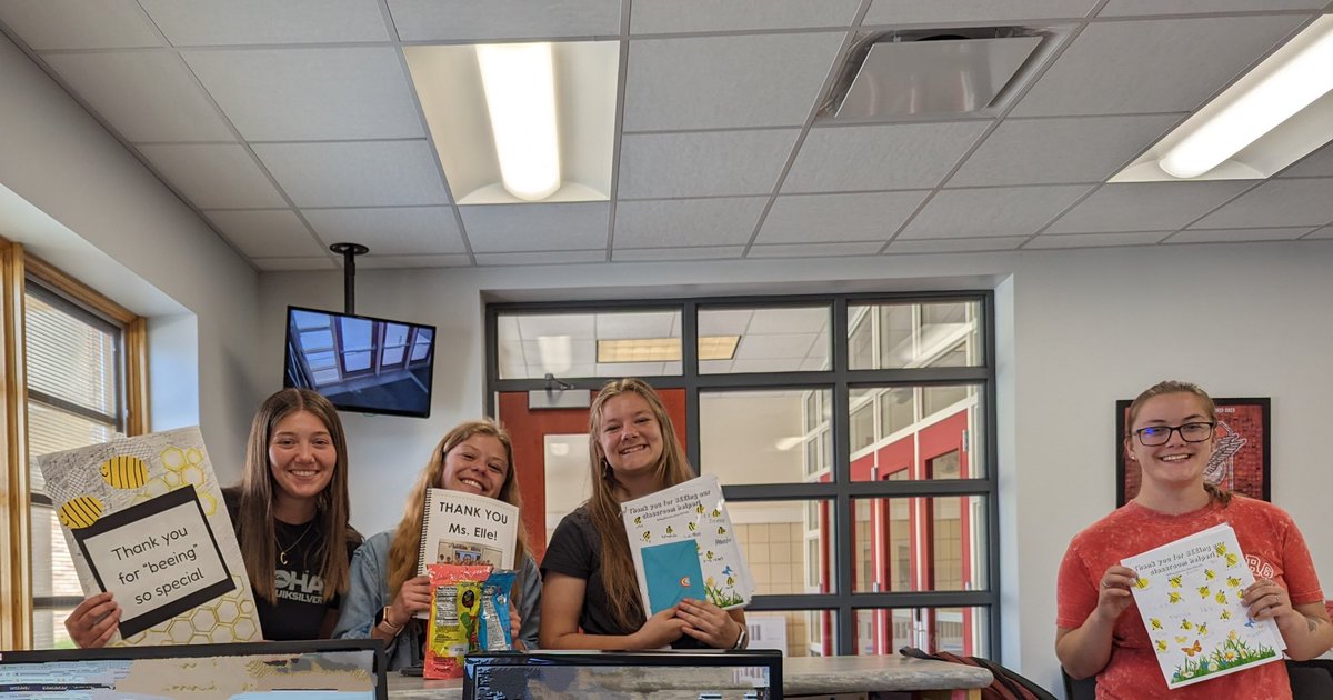 As our seniors wrap up their high school careers, it's hard to say goodbye to the elementary school friends they made while tutoring. 

♥️ Thank you to all our tutors and best wishes in your future! ♥️

#BoostTheOost