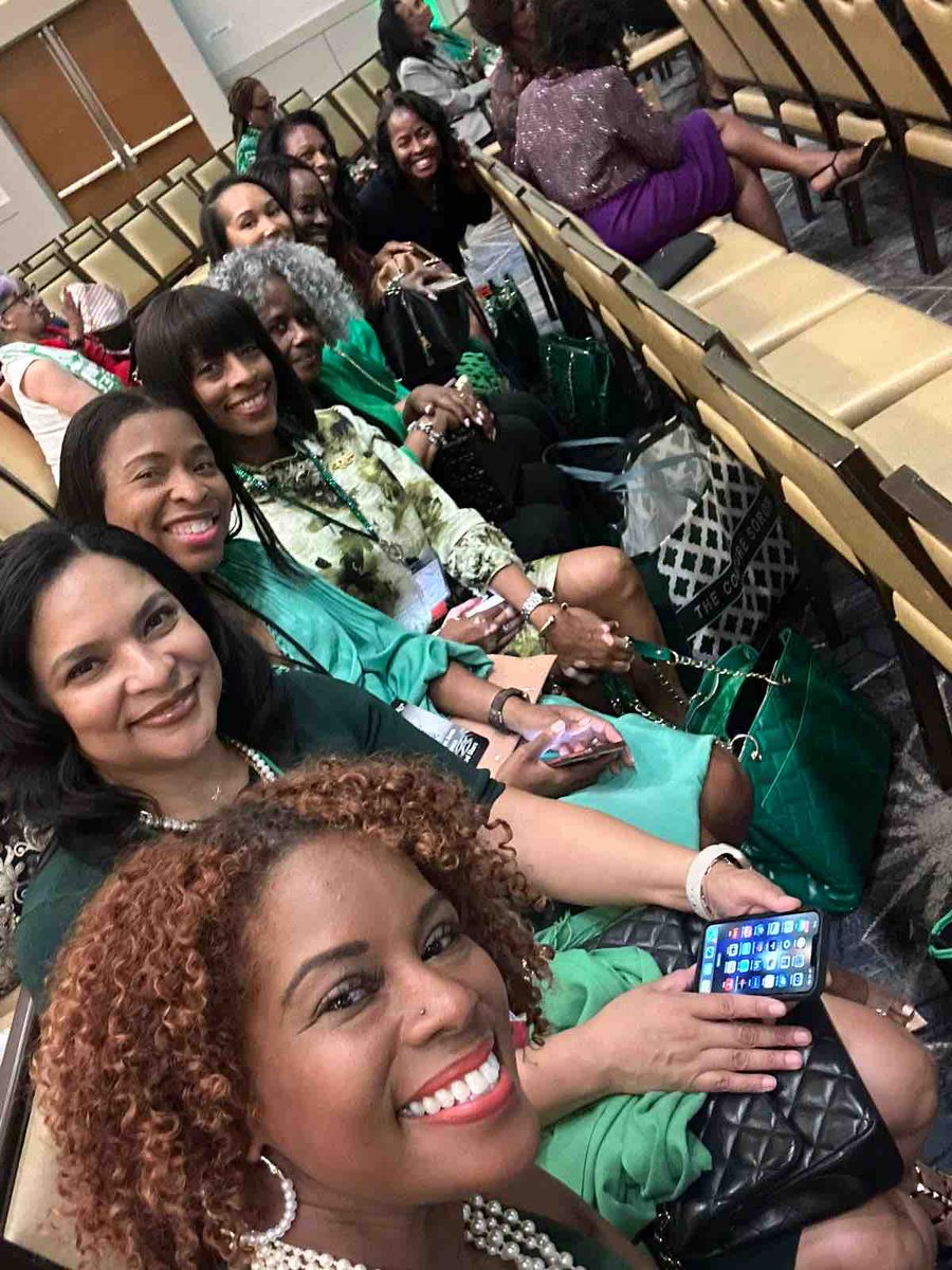 HACLinks's tweet photo. More scenes from the 46th Western Area Conference of The Links, Incorporated 💚🤍. #haclinks #haclinksinc #harborarealinks #waconference #westernarealinks #walinks https://t.co/zXaISxu95Y