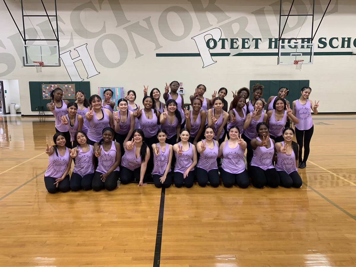 PHSBelles's tweet photo. Day 2 of Belle Team Camp with Crowd Pleasers! We are ready to EMBRACE & INSPIRE TRADITION this year on our team! #letsrally #readytorally #rally 💖🤩🎉 https://t.co/NIPeTmfJN5