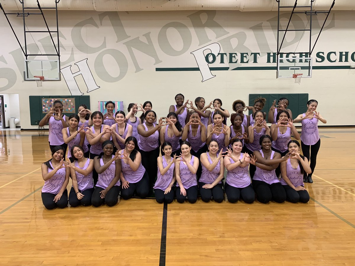 PHSBelles's tweet photo. Day 2 of Belle Team Camp with Crowd Pleasers! We are ready to EMBRACE & INSPIRE TRADITION this year on our team! #letsrally #readytorally #rally 💖🤩🎉 https://t.co/NIPeTmfJN5