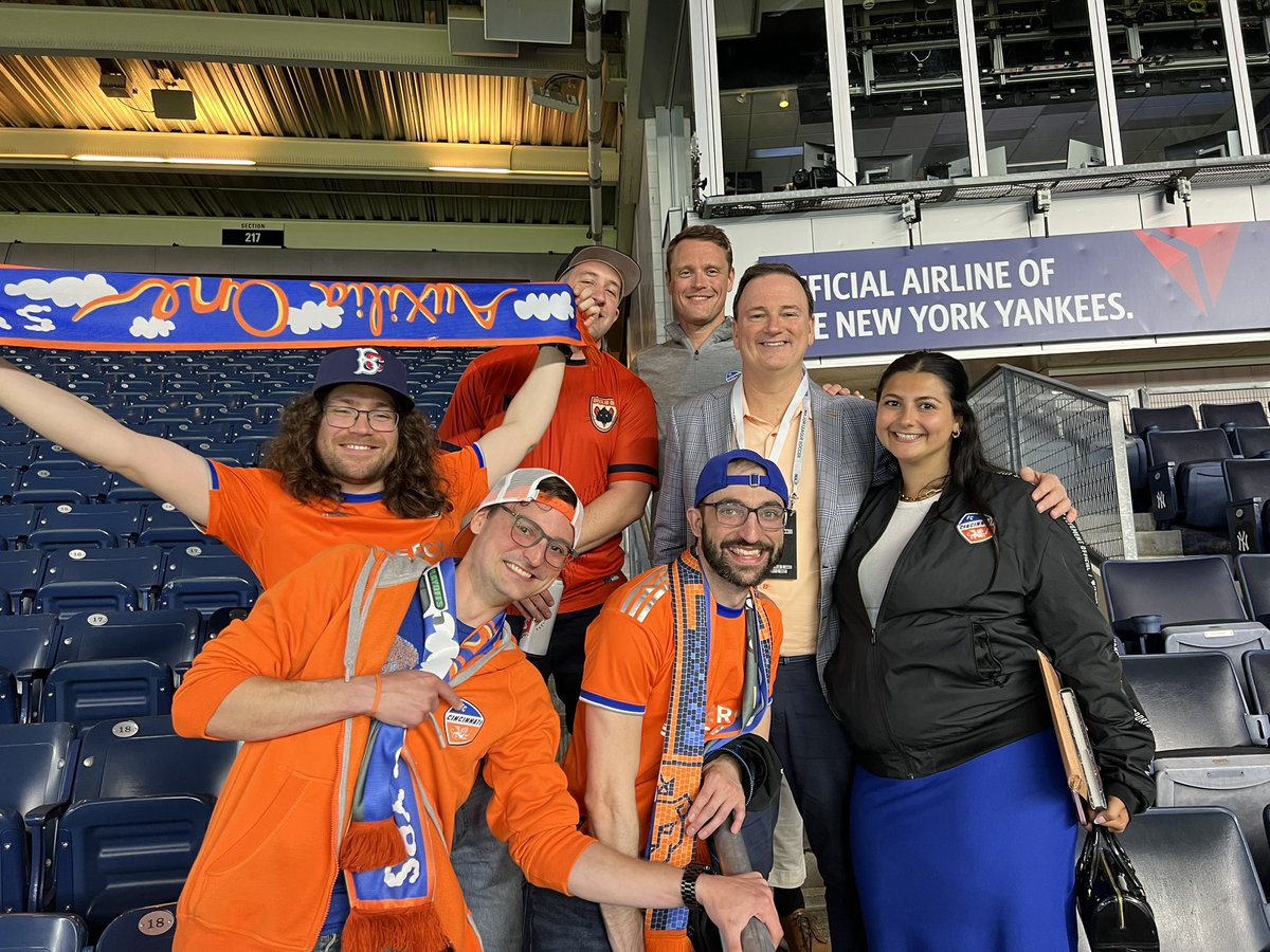 Upside down scarf FTW. Thanks @JeffBerding for saying hello. Big 3 points at Yankee. What a night. Massive club. #fccincy @fccincinnati #auxone