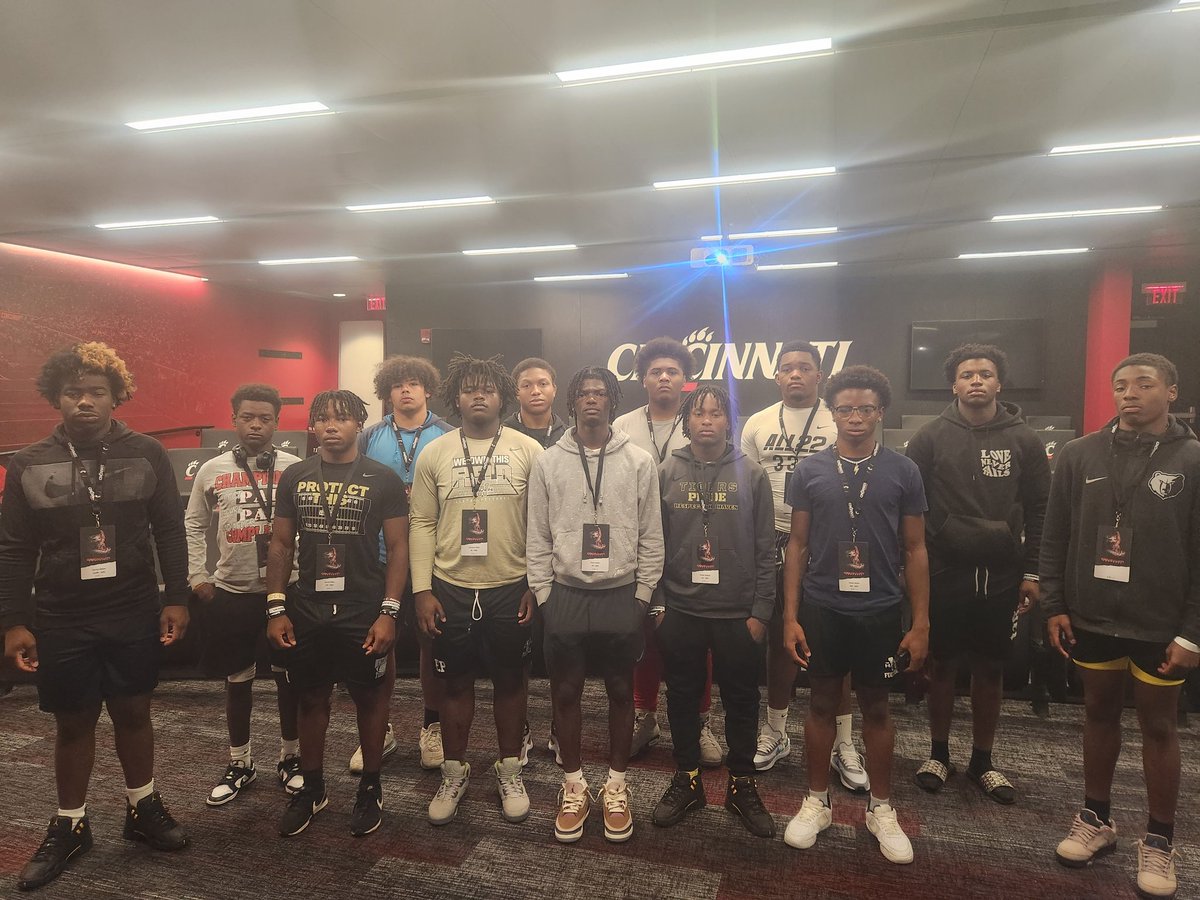 Day 2 of the college/camp tour was great. Thanks to @Coach_Cass @GoBearcatsFB @OSUCoachHinton @OhioStateFB @HarlonBarnett @MSU_Football @DenardX @UMichFootball for being gracious hosts to the @WhitehavenTiger Football Program. #respectthehaven #RestoreTheRoar #havenstrong