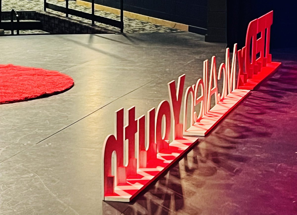 bilingualpride's tweet image. Such a marvelous experience to welcome these #bilingual, #bicultural, #binational students to this year’s #TEDxMcAllen Youth event! Algunas presentaciones fueron en inglés, otras en español y otras ¡en ambos idiomas! I was in #bilingual heaven! 🥰💖👏
