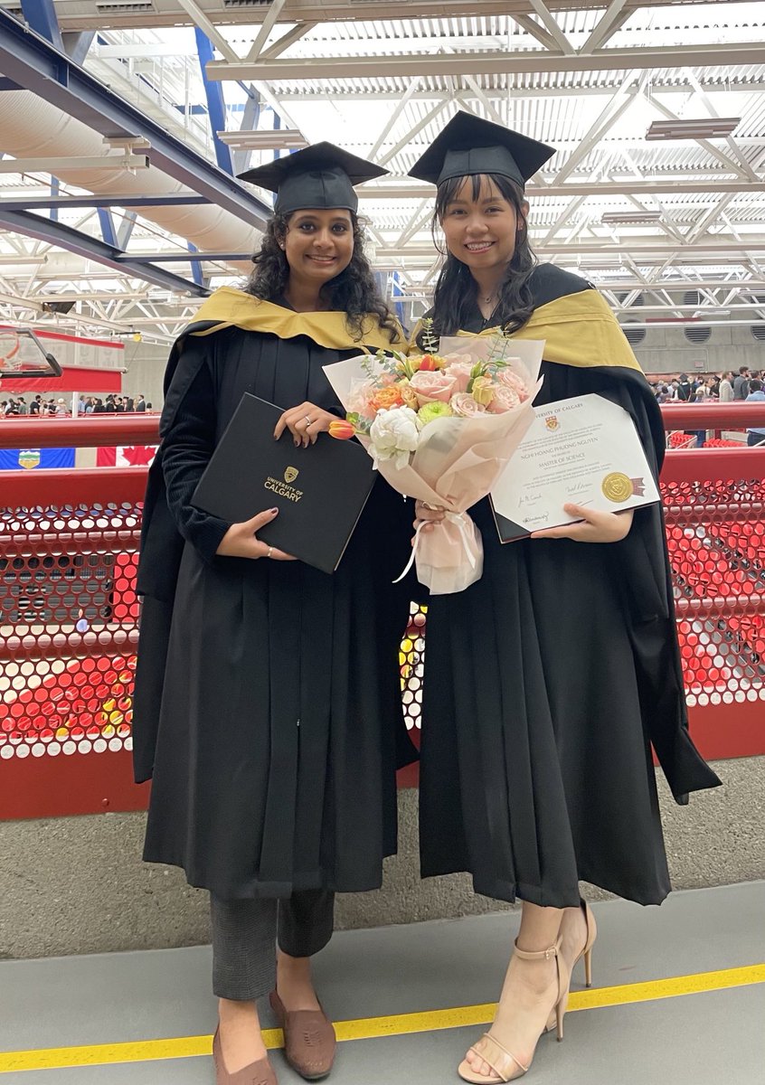 At my 2 bright MSc scholars’s convocation yesterday👇so proud of them (Left: Vineesha co- supervised with ⁦@KutzLab⁩; right: Annie) wish them all the best for the new adventures whichever they are🎉💐🍾️🎊