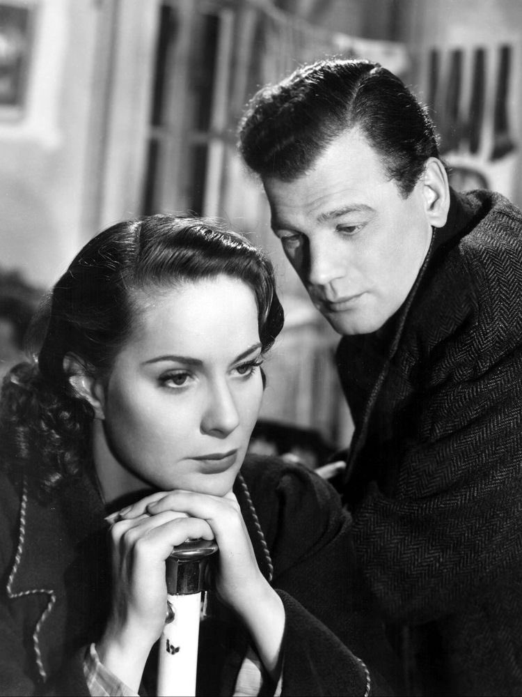 Ginnie_SP's tweet image. Alida Valli (b. May 31, 1921 in Pula, Italie) and Joseph Cotten in The Third Man (Carol Reed, 1949)
#AlidaValli #actress #Cinema #birthdaygirl