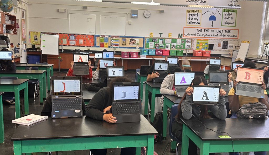 shobica_wadhwa's tweet image. I love how #3D printing is allows students to showcase their creativity and makes my classroom lively with every project they accomplish #NameKeyChain #STEMed #RoboE3Pro #ProudTeacher #HappyStudents 😀@mannmiddleSD @tinkercad @mimioSTEM