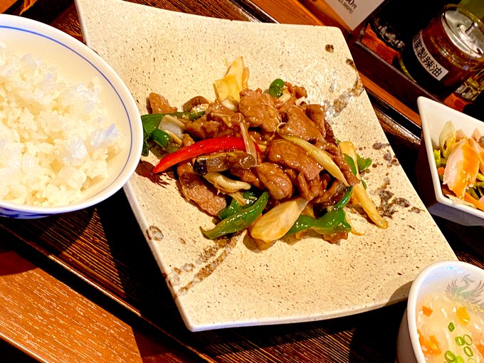 お昼は、ちゃんと肉の入ってる特製チンジャオロース(BEBUPネタ 