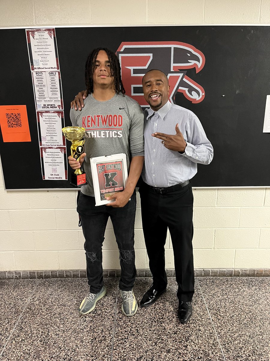 HoopsEk's tweet image. EK ATHLETIC ESPYS: 

Congrats to Seniors @marshaun04 and Nate Cobbs @natecobb11 on an amazing career at EK. Words cannot explain how proud we are of these two guys.  What a great day to be a Falcon. @MikeT_IIICoach @GottagetitTm