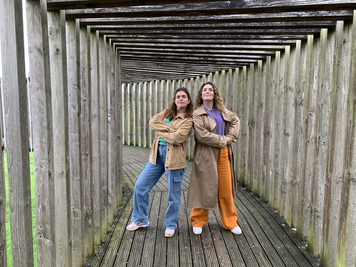 Maureen Vanherberghen en sportanker Tess Elst maken #Haspengouw onveilig. Ze vertrekken in Tongeren voor een autozoektocht die hen langs Borgloon en Bilzen brengt. Overnachten doen ze in Heers. Zaterdag (3 juni) om 18.35u <a href="/vrt1be/">VRT 1</a> in #VlaanderenVakantieland. Zeker kijken! 📷 © VRT