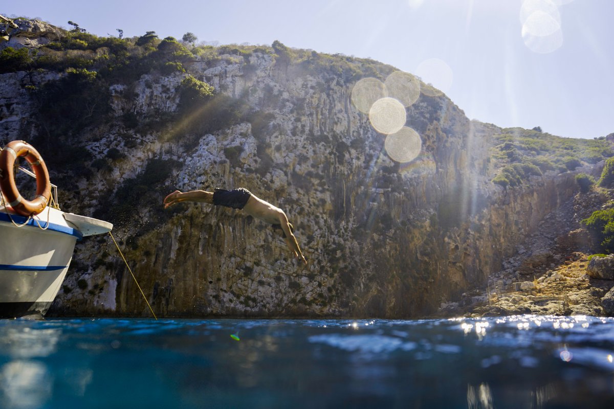 TheRomanos's tweet photo. Diving into the first day of summer! 💦 

#romanoscostanavarino #theluxurycollection #summerescape #June1st https://t.co/CNTOZtK03E