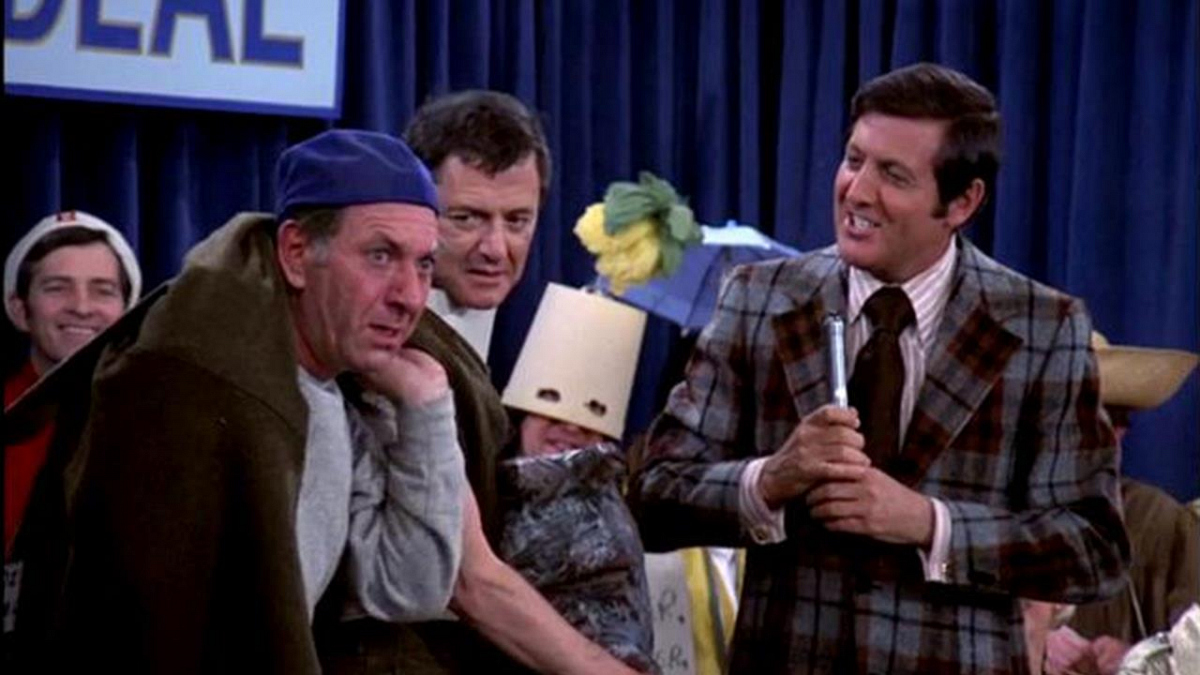 I'm currently watching The Odd Couple episode 'Let's Make a Deal' on Pluto TV.