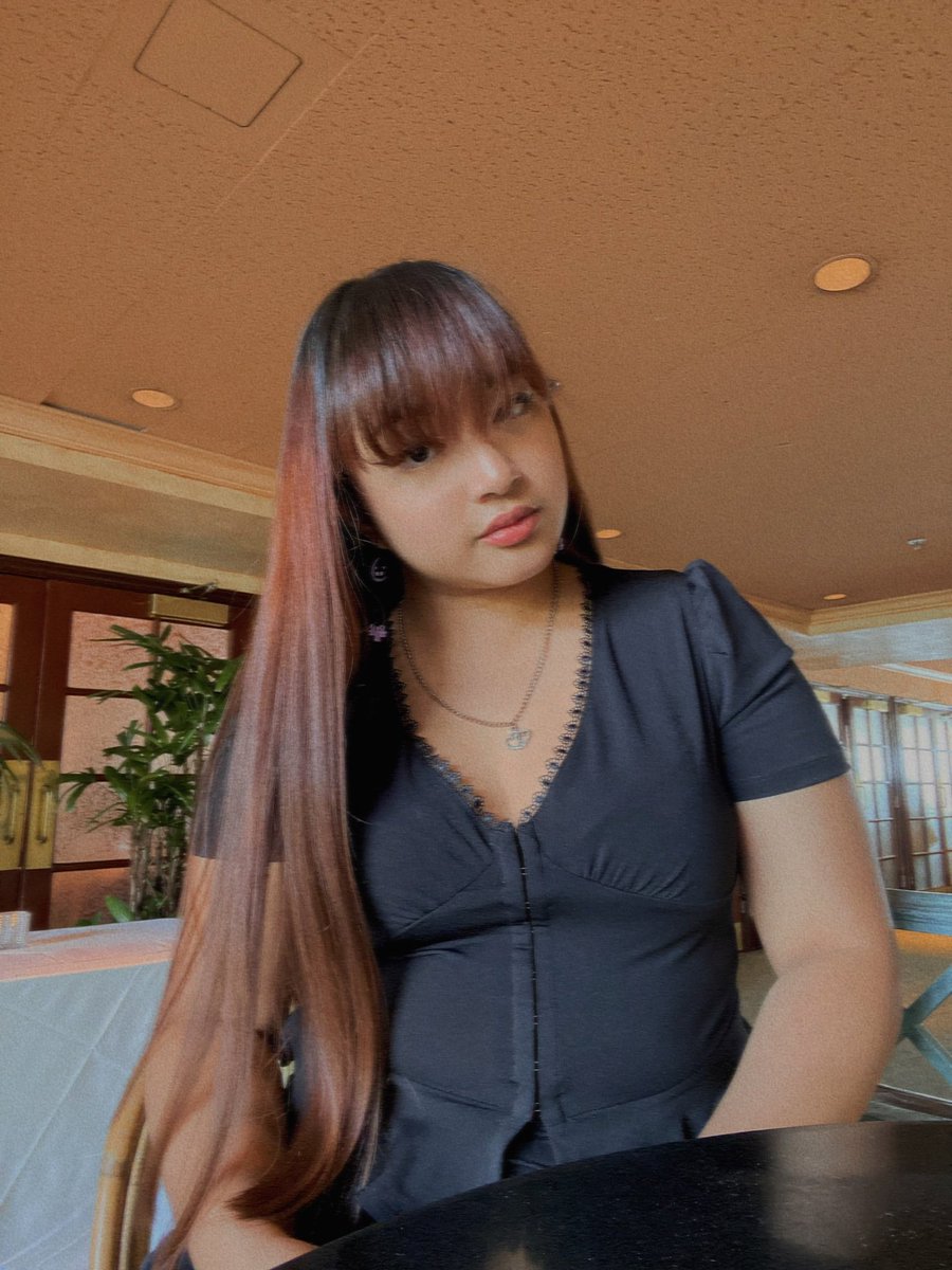 pinkmahonn's tweet photo. hope u dont get tired of my pretty face bc i’m here to stay hehehe 💅🏻 https://t.co/MLC5nCMo3N