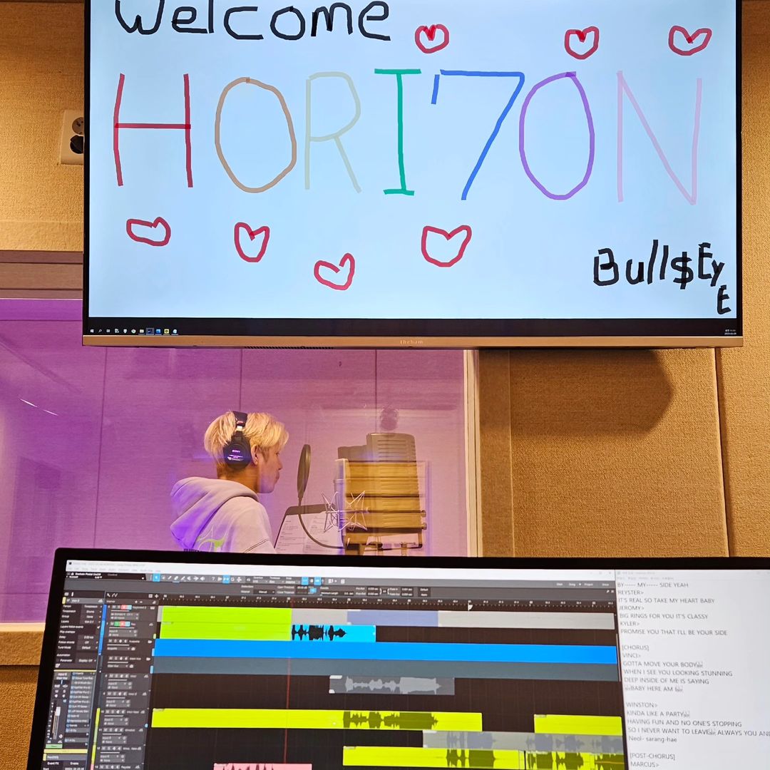 HORI7ON KIM in recording studio🤗💟

#HORI7ON #LoveyDovey #HORI7ON_KIM 
©️: mentor bullseye♡