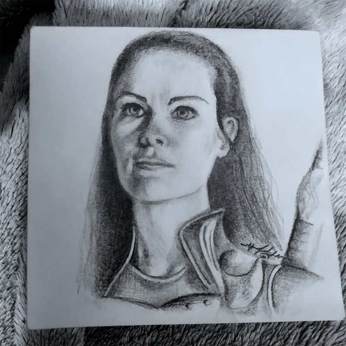 The blank stare I give when people ask when/how I got started creating art🤔 Truth is, I honestly can't recall, bc art has always been a part of my life! Here's a mini sketch from my #yellow Post-It collection: "Post-It-People"

The #Marvel-ous #LadySif ⚔️ #SCBWIDrawThis #June
