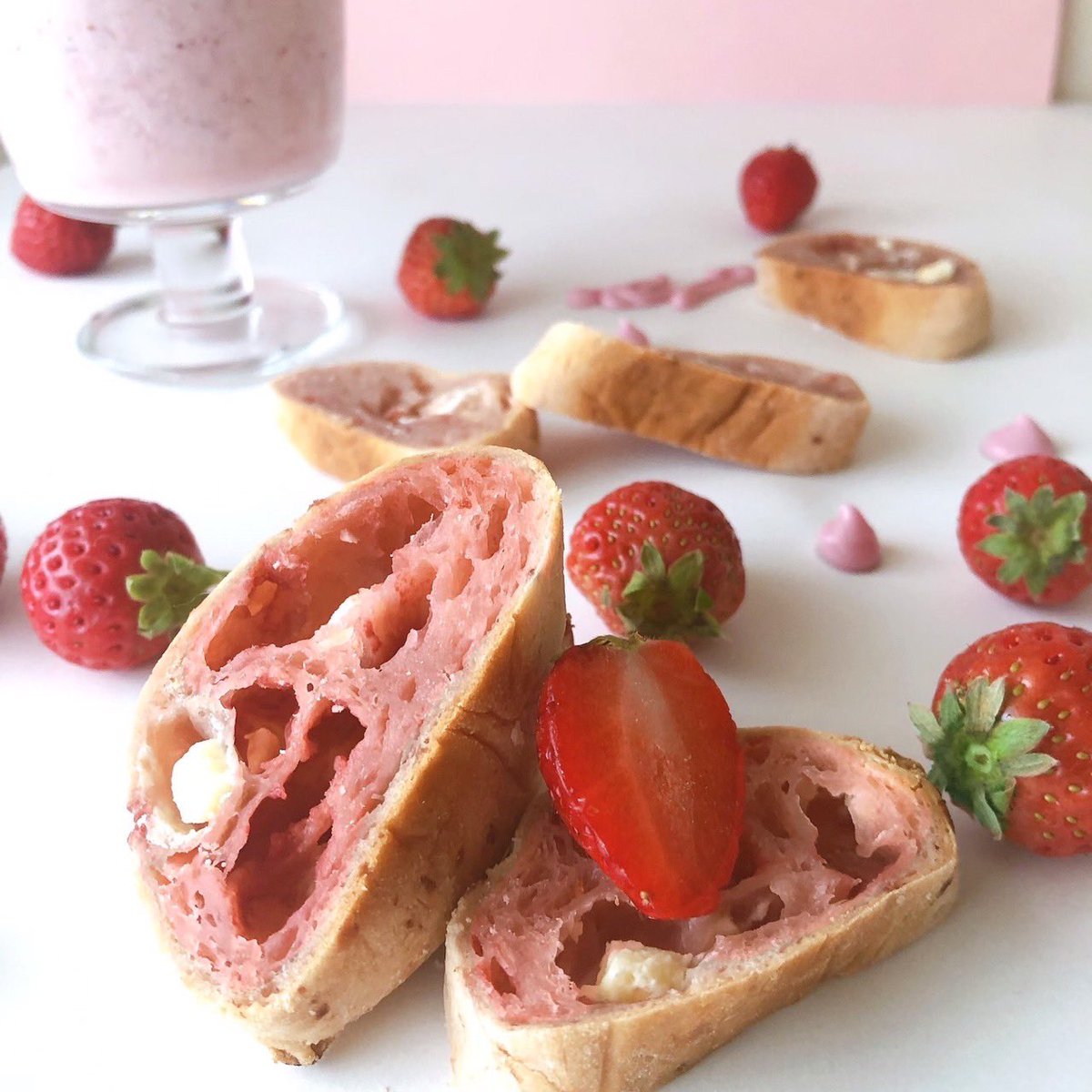 gokayama102's tweet photo. 今日からの新商品😚
・冷製豆乳坦々うどん御膳

・もちもちぱん
🍓いちごミルク
🫐ブルーベリークリームチーズ

・大豆バターサンド
🍵抹茶ホワイトチョコ https://t.co/ZtxSbISQ0M