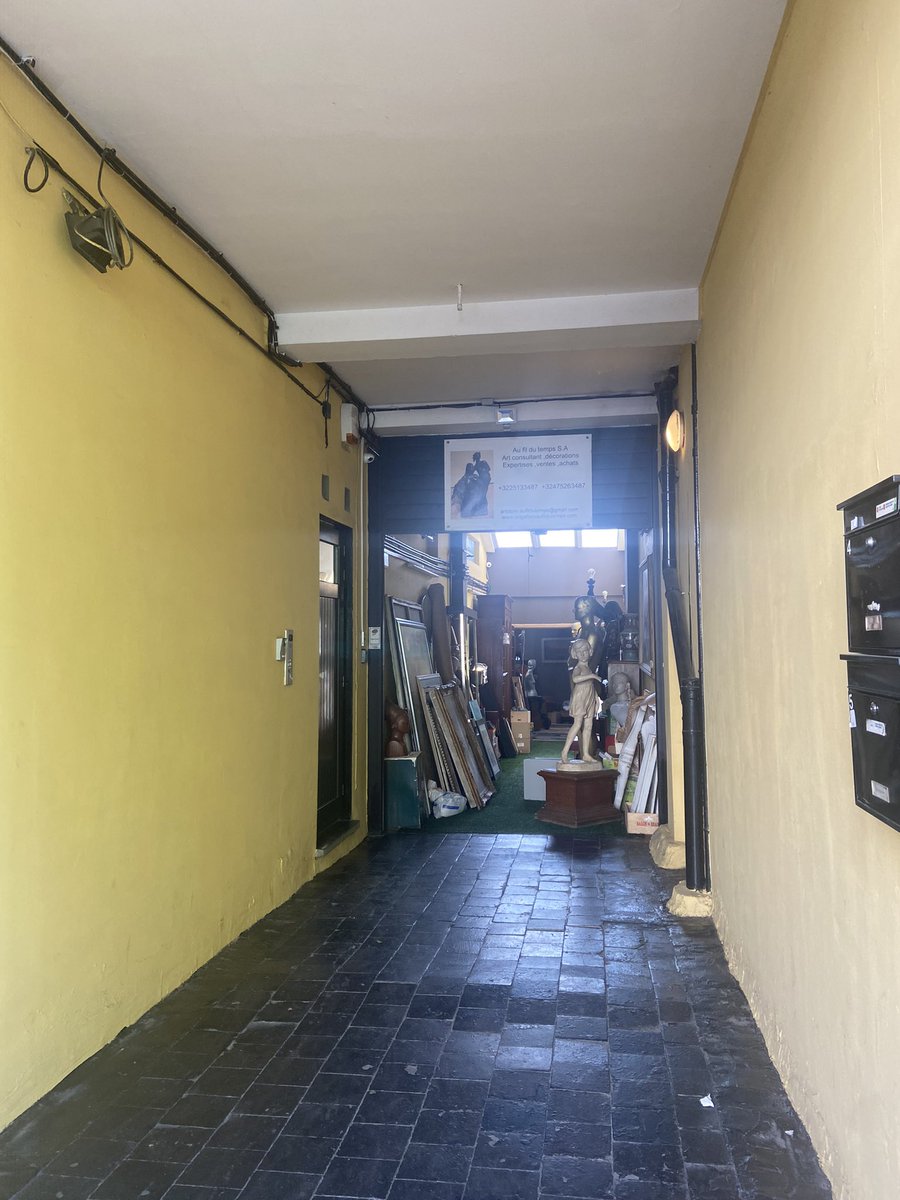 Berkowitsch1's tweet photo. La galerie Au fil du temps ouvrira ce dimanche à l’occasion de la grande brocante du Globe . On sera présent de 11h à 17h. Au 895 chaussée d’Alsemberg Uccle . Ambiance garantie 👍 https://t.co/Qz8yYEQJf0