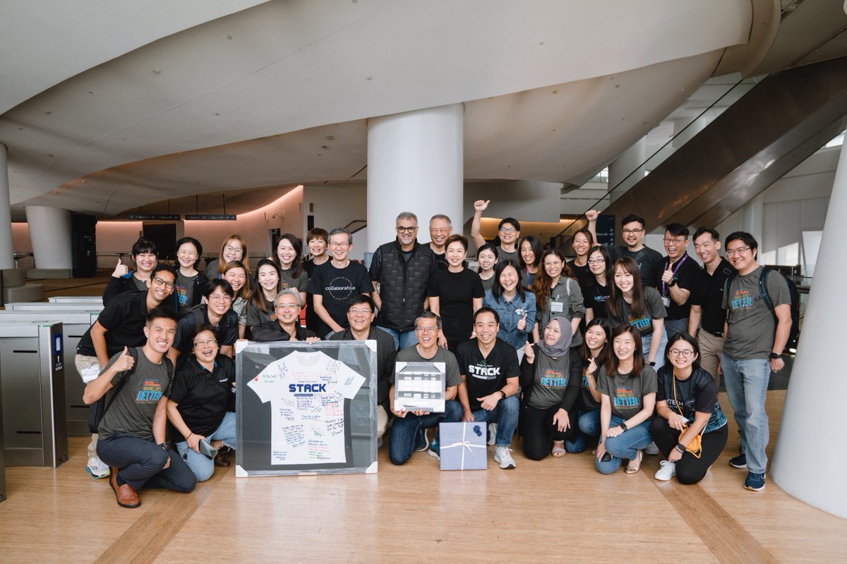 Please join us to welcome our new Chief Executive, Wei Boon, into the #GovTechSG family today!
 
We would also like to thank ex-CE Ping Soon for his invaluable contributions and stewardship for the past five years.
 
Follow us on LinkedIn to get the latest #InsideGovTech updates!