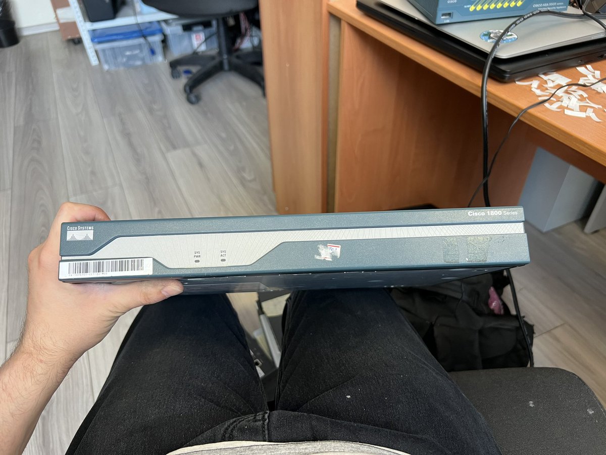 AurenFox's tweet photo. Hmmm) old Cisco but still alive and came to my collection https://t.co/peyYzUcfgc