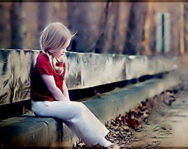 أقسى اللحظات عندما لا تجد من تخبره
أنك لست بخير 💔