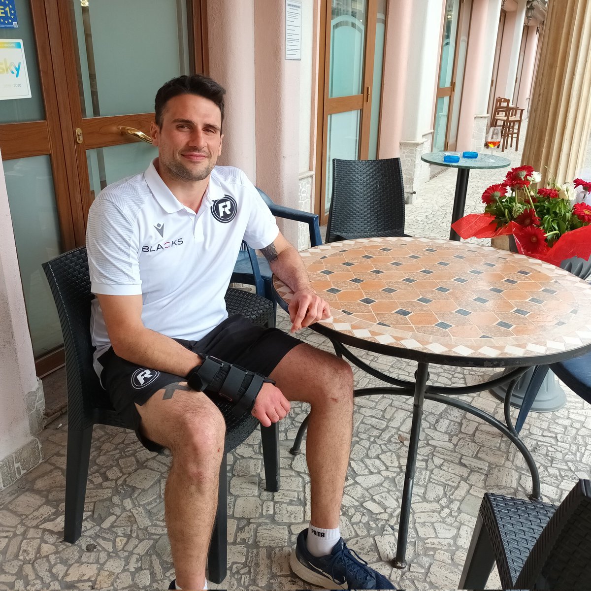 Ha fatto il giro del web questa foto di Andrea Pastore, leader dei #BlacksFaenza. 🏀 Lui e i suoi compagni arrivano a #Rieti e oggi su @ilmessaggeroit ci raccontano quello che sta vivendo la loro città.