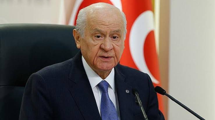 Sayın Devlet Bahçeli normalde TBMM Açılış Oturumu'nu yönetmek istemiyormuş. 

Fakat yönetmezse meclisin en yaşlı 2. üyesi Çandarlı Halil'in torunu HDP'li Cengiz Çandar'ın yöneteceği için buna izin vermeyip kendisi yönetti.

BETON YETMEZ BE 😎

/ Mehmet Şimşek / Hulusi Akar /…