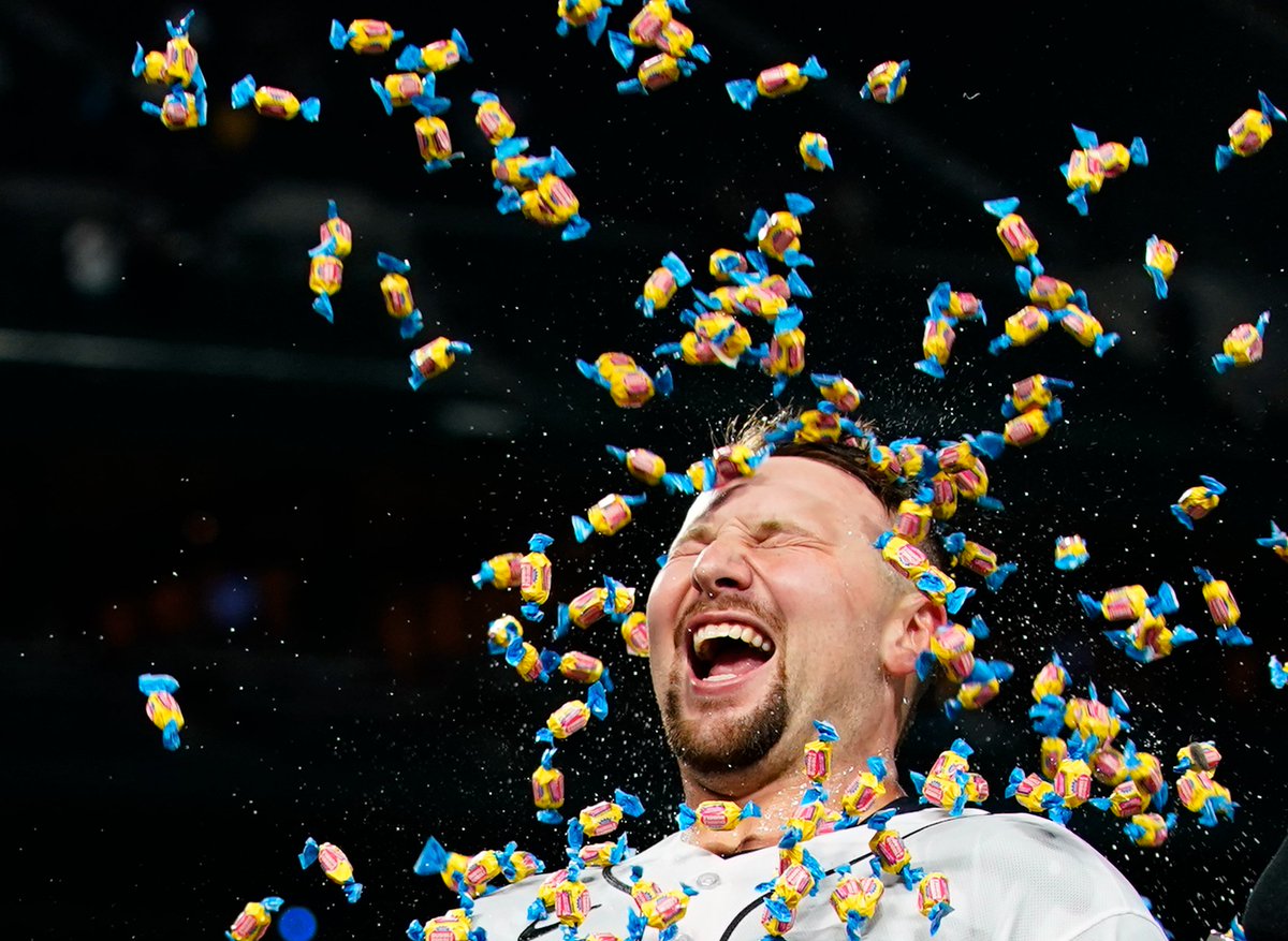 Seattle #Mariners' Cal Raleigh smiles as a teammate throws bubble gum at him after he hit a walk-off single to win the game against the #Yankees in the 10th inning. (<a href="/AP_Images/">AP Images</a> photo/Lindsey Wasson)