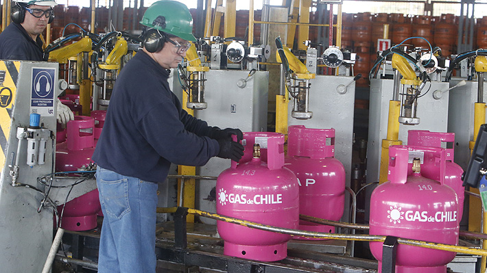 #GasDeChile sigue su marcha, independiente al escándalo que la opción hizo por el piloto de ENAP. La empresa ya es mayorista y los distribuidores están tomando el producto en los centros de acopio ya construidos. La meta es de 60 mil cilindros en 3 meses. El gas sigue bajando!…