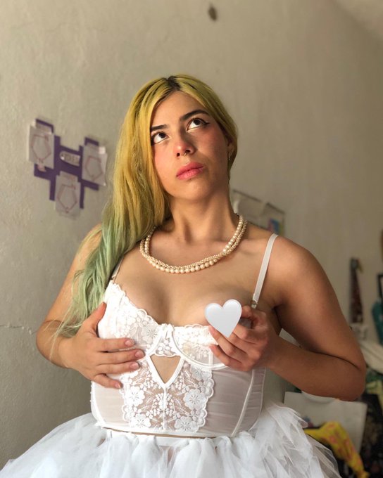 Retweet 🔄 para poder verla sin el coraz&oacute;n en una hora. 🤍🪿👀 https://t.co/mkh7V4hSFu<a href="/tag/model"class="tags"><span>#model</span></a><a href="/tag/linkinbio"class="tags"><span>#linkinbio</span></a><a href="/tag/latina"class="tags"><span>#latina</span></a><a href="/tag/feet"class="tags"><span>#feet</span></a><a href="/tag/daddysgirl"class="tags"><span>#daddysgirl</span></a><a href="/tag/webcam"class="tags"><span>#webcam</span></a>