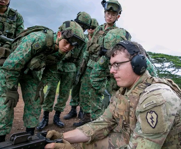 JamesCM46496465's tweet photo. Great to see our 25th Infantry Division training alongside Singapore Armed Forces during Exercise Tiger Balm 23. This exercise focuses on strengthening our relationships in the Indo-Pacific. U.S. Army Pacific

U.S. Army photos by Sgt. 1st Class Jerimiah Richardson https://t.co/HGQuOVvfEu