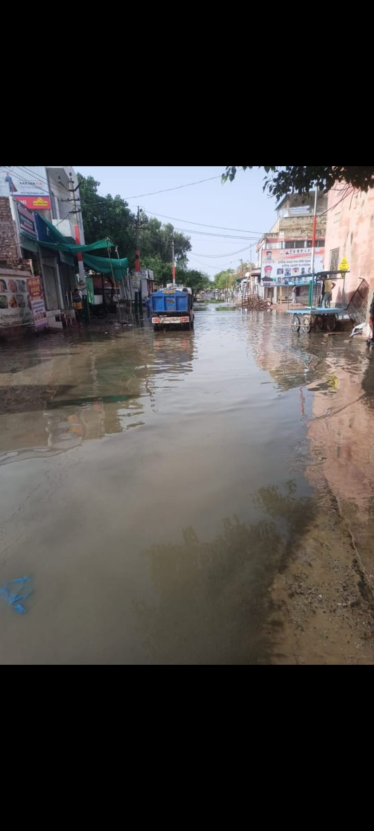 PunitKu35766643's tweet photo. @CMHelpdesk @ashokgehlot51 
देशनोक (334801)की मुख्य रोड पर पिछले कुछ दिनों से बारिश होने के बाद भी सड़के जलमग्न है.. आस पास के घरों मे भी पानी चला जाता है.. Aavagaman बाधित हो जाता है.. पालिका इस तरफ कोई ध्यान नही देती है. अभी जो हालत है मुख्य सड़क  के उसके फोटो आप तक पहुँच रहा https://t.co/vqvyeMTIaI