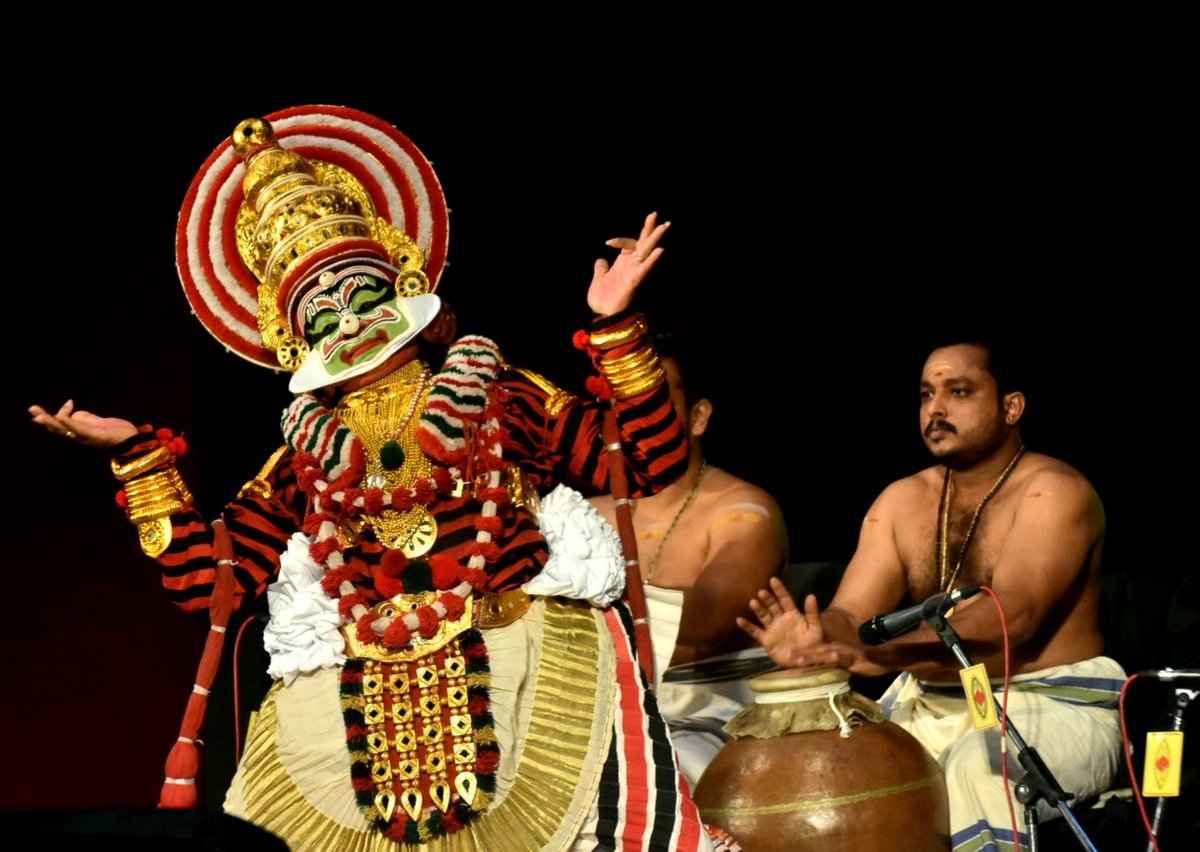 PixDhau's tweet photo. Koodiyattam is the oldest existing classical theatre form of the world. It has been recognised by UNESCO as a Human Heritage Art. This musical drama performed by the great artist Margi Madhu in @SPIC MACAY 8th InterCon pic by Dhananjay Khedkar https://t.co/q9tJe0ES0V