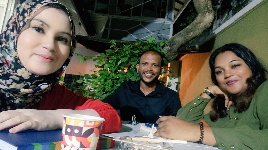 Anusha Abdul Latheef 🇲🇻🇵🇸 (@anushalatheef) on Twitter photo One of the youngest MP in <a href="/mvpeoplesmajlis/">People's Majlis</a> who always advocates for the best intrest of people and nation. A hard working and determined MP, known to be HDh. Kulhuduffushi's pride. MP <a href="/YasirLathyf/">Yasir Abdul Latheef</a> it was nice having a chat with you. 💙🇲🇻
#TheDemocratsMv One of the youngest MP in <a href="/mvpeoplesmajlis/">People's Majlis</a> who always advocates for the best intrest of people and nation. A hard working and determined MP, known to be HDh. Kulhuduffushi's pride. MP <a href="/YasirLathyf/">Yasir Abdul Latheef</a> it was nice having a chat with you. 💙🇲🇻
#TheDemocratsMv