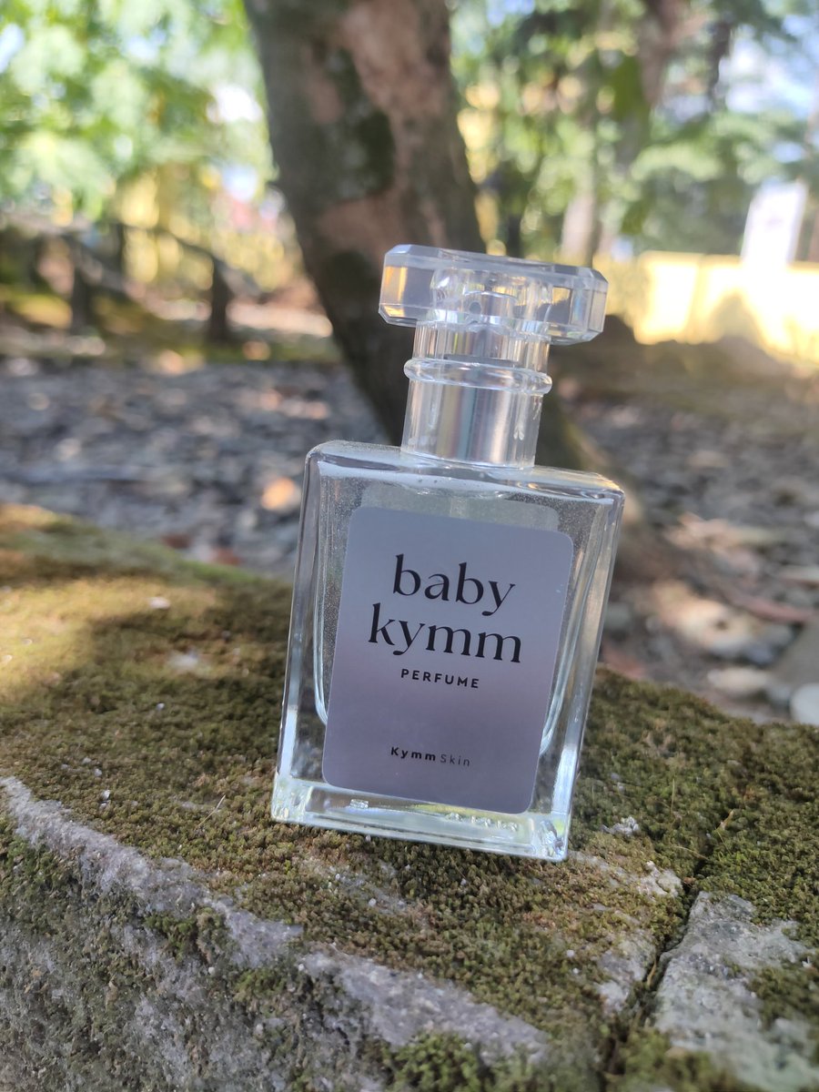 Siapa yang suka banget sama wanginya bayi? Nih aku spill parfum lokal dari @kymm_skin dengan wangi powdery, fresh tapi soft banget.

        ෆ Baby Kymm Parfume ෆ

#racuninparfum #racunkarina