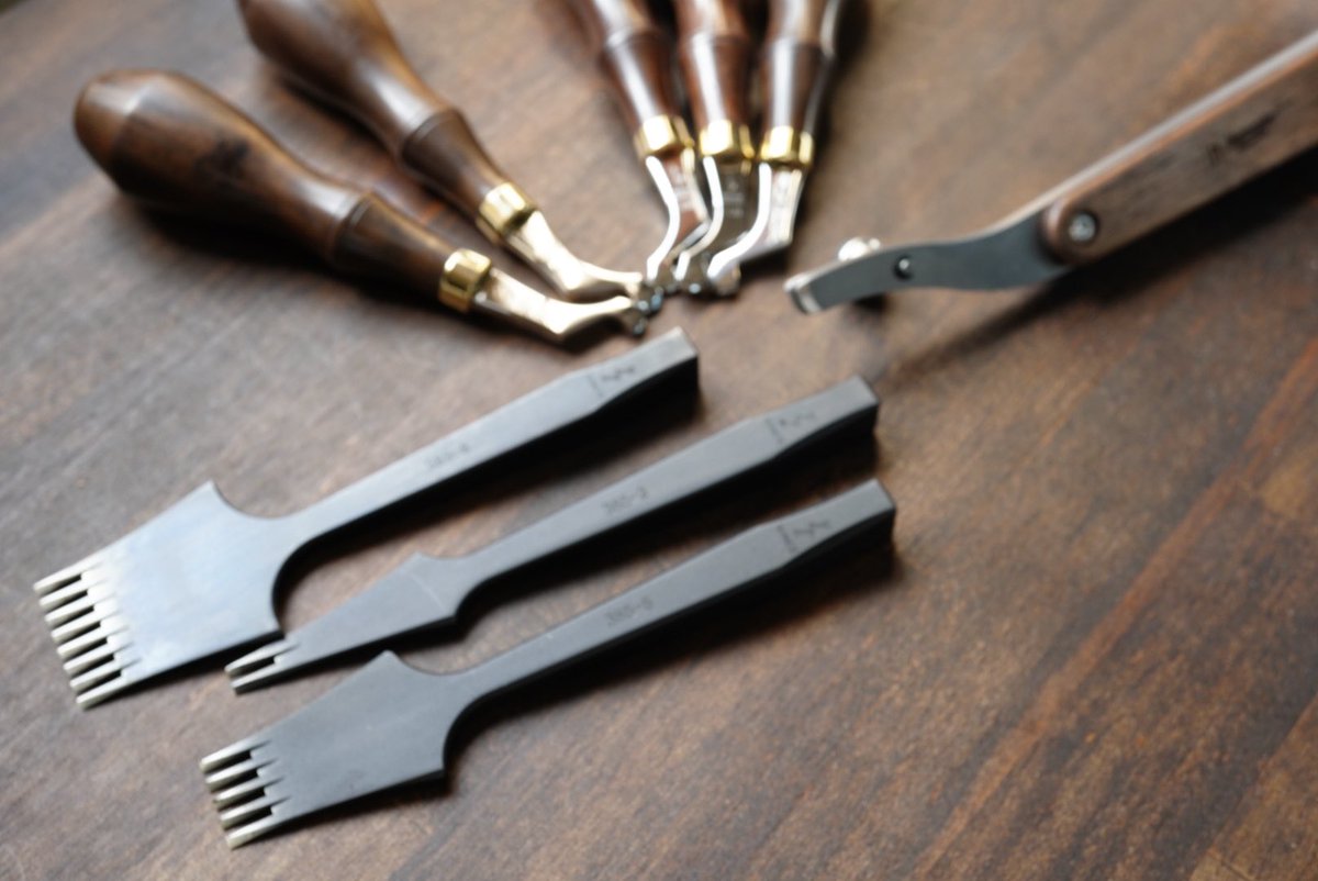 leathercraft_s's tweet photo. ありがとうございました!!
本日発送しました〜✨✨
https://t.co/VBzUfyVuOW
#レザークラフト
#since
#yorkshine
#nattools
#フチ捻
#ヨーロッパ目打ち
#ワイドネジ捻 https://t.co/eL5jUmtxjk