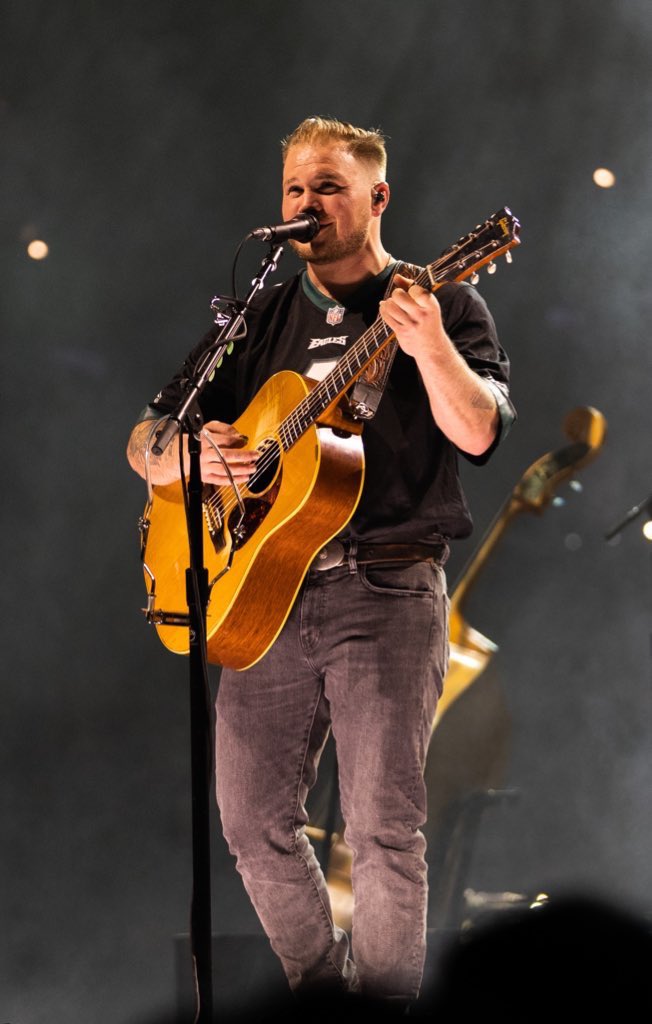 XMobileArena's tweet photo. Zach Bryan, Philly guy. 🦅 https://t.co/kOR4Ptj1k2
