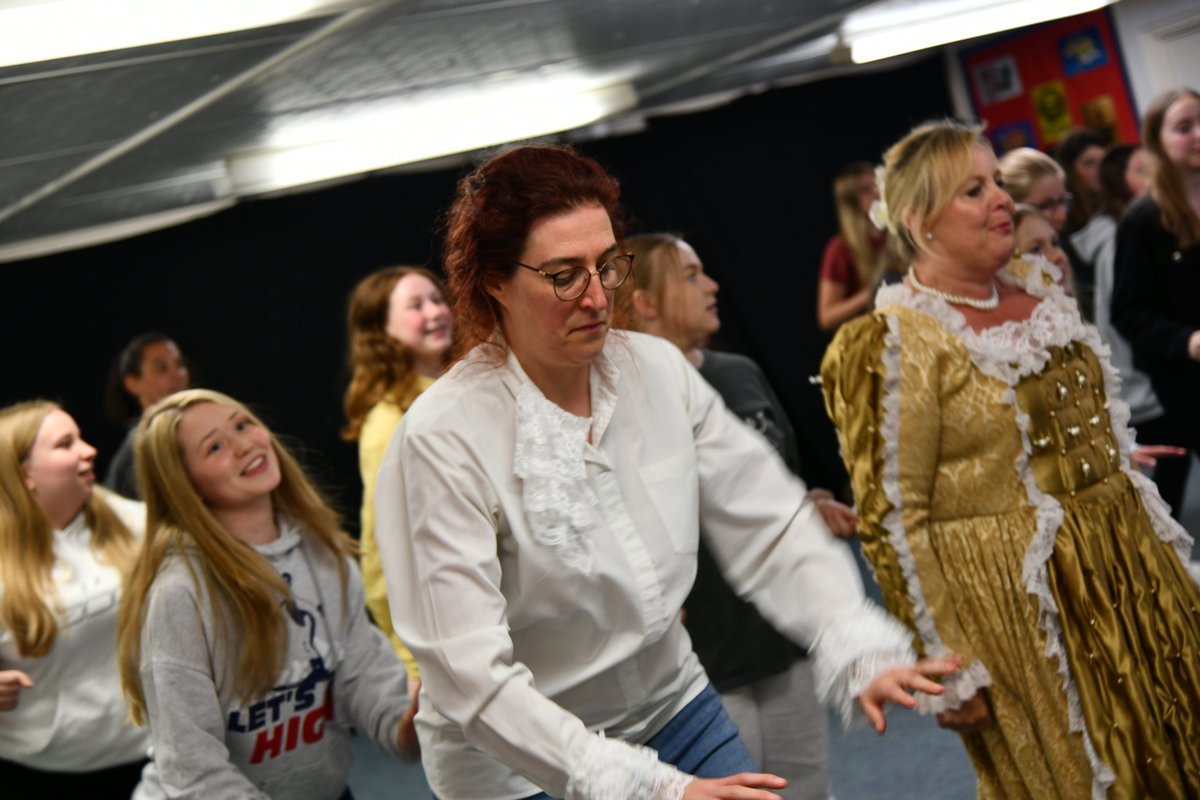 AvocetTheatre's tweet photo. 📸 Sleeping Beauty opens in THREE WEEKS so here are 3️⃣ rehearsal shots for you from our rehearsal this week🎉! 🎟 Secure your seats now at https://t.co/6BwECCdr9p 🎟

#banbury #oxfordshire #banburyshire #BanburyPanto #Brackley #Bodicote #Bloxham #theatre #pantomime #panto https://t.co/071O8KuMVE