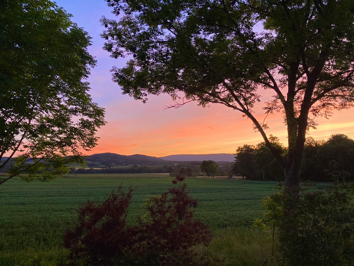 taking little social media break because exams and shit.
happy #PrideMonth and see you in july!
🖤🏳️‍🌈🖤
ok tschüühüüüss!