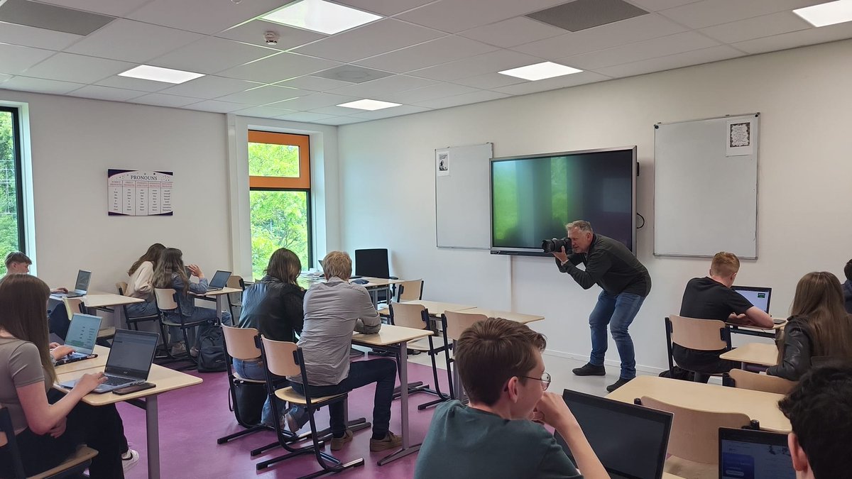 VCTwello's tweet photo. Vandaag is de fotograaf op bezoek om foto's te maken voor de website en flyers. Sta jij er al goed op? :) Natuurlijk vragen we altijd toestemming voor het delen van de foto's. https://t.co/ukVLWqvcRR