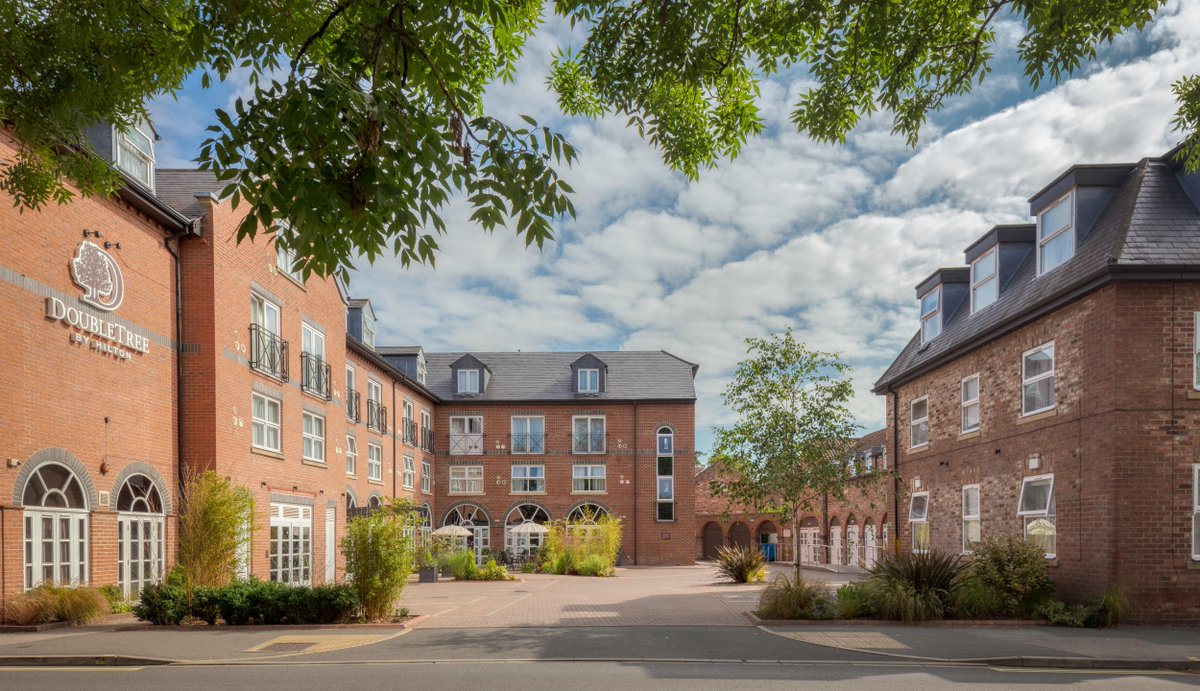 DoubleTreeYork's tweet image. Sunshine state of mind ☀️ 
A stress-free summer break is just a few clicks away via our website hil.tn/bkc19n

#Summer #FirstDayOfSummer #Sunshine #SummerHoliday #Break #SummerBreak