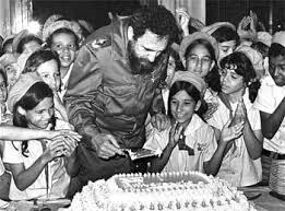 Buenos Días, tuiteros hoy amanecemos pensando en los más dulce y lindo de la patria que son los niños
#FidelPorSiempre dijo:
“Los niños siempre conquistan el corazón de los pueblos”.
 #CreciendoAlFuturo
#DeZurdaTeam 
#AmigosDeFidel