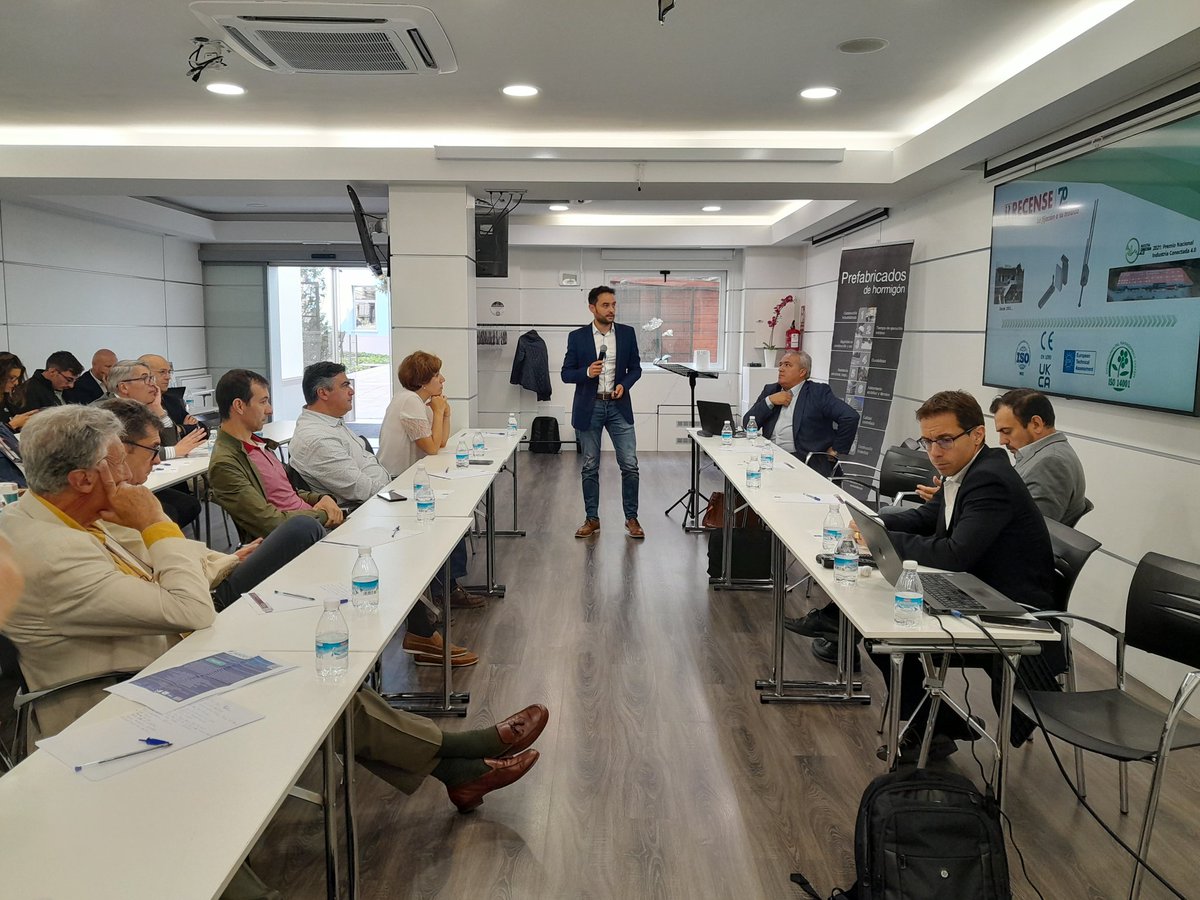 andece_general's tweet photo. Soluciones de fijación para fachadas prefabricadas de hormigón de #RECENSE, compañía que ha evolucionado tecnológicamente durante sus 70 años de vida y que está orientando sus sistemas para reducir su impacto ambiental. Intervención de Miguel Pérez, Director Técnico https://t.co/50TSutVsGK