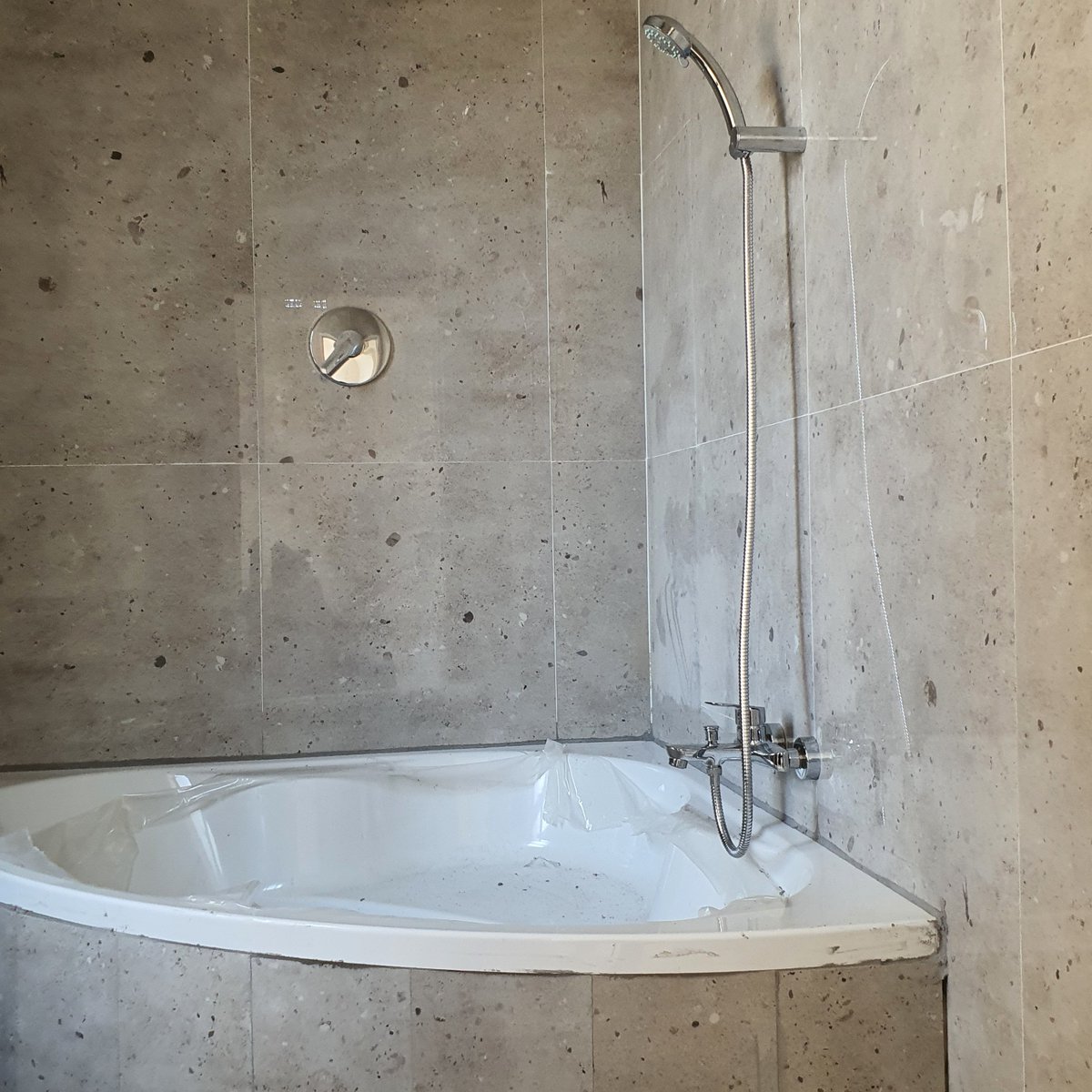 Bathroom Goals!

Tile & Carpet Centre is your one-stop shop for your bathroom renovation or building products.
Anything you can think of, we have it: bathtubs, wall and floor tiles, basins, vanity cabinets, mixers and all the accessories you need for the perfect bathroom finish!