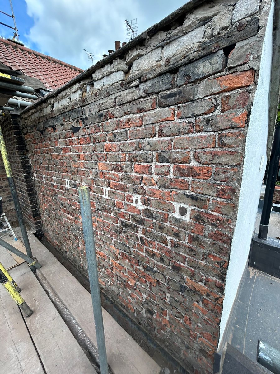 p_conservation's tweet image. Works are underway with the masonry repairs, ready for re-rendering work to this private residence in York.

#Heritage #conservation #masonrywork #york #maincontractor #bricks